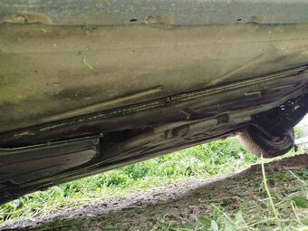 Mercedes w 124 250D - 9