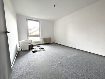 Pronájem bytu 3+1, Sokolská, Lobzy, 15300 Kč/měs, 84 m2 - 9