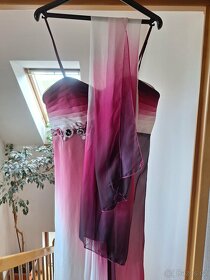 Růžovobílé plesové šaty - 9