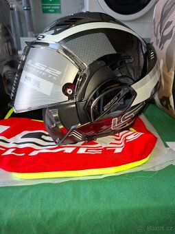 LS2 FF900 VALIANT II ORBIT JEANS S - 9