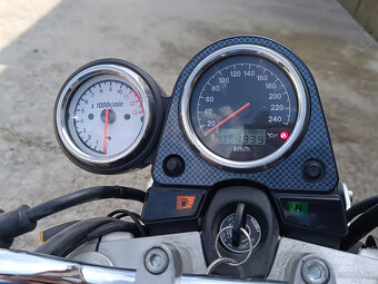 Suzuki SV 650 - 9