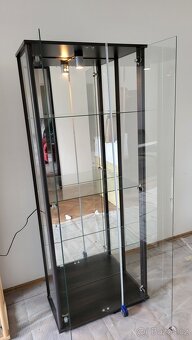 Skleněné vitríny – 3 ks – elegantní provedení, podsvícené - 9