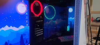 herní pc + 2 monitory - 9