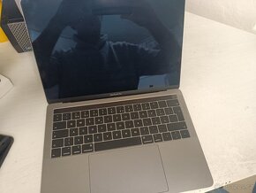 Macbook Pro + iPad + iPhone SE - 9