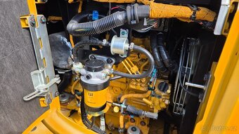 Prodám nový CAT 302.7 2,8t se zárukou - 9