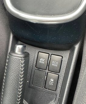 Toyota Yaris Hybrid 100 Selection Platinum - 9