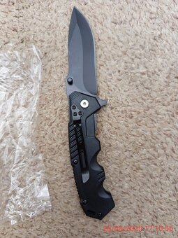 Svítilna LED taktická. - 9