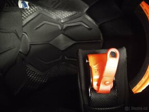 Helma, brýle, dres - 9