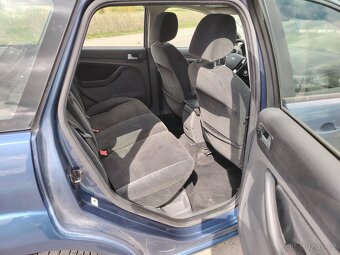 Prodám Ford Focus 1.6i 16V 74Kw r.v.2006 bez koroze - 9
