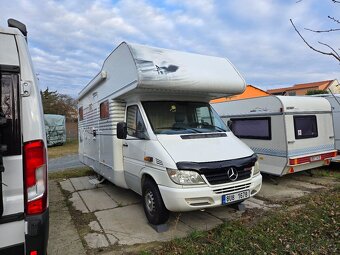 Obytný Mercedes Sprinter LMC - vyměním za menši - 9