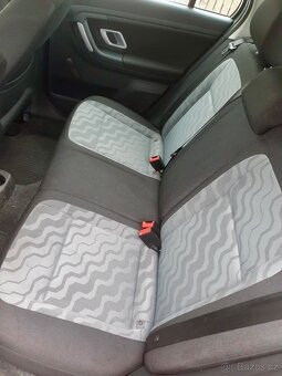 Škoda Fabia 2 1.6 16 v benzin 2009  top stav - 9