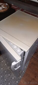 Malá lednička s mrazákem Gorenje - 9