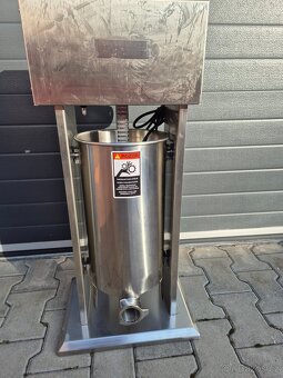 ELEKTRICKÁ PLNIČKA KLOBÁS 10 L SILNÁ PROFI - 9