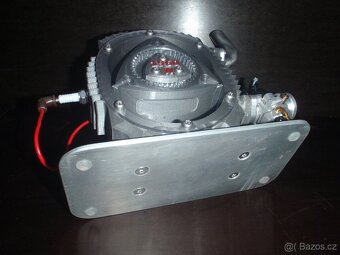 Velký (výška 25cm) výukový model Wankelova motoru - 9