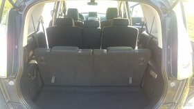 Mazda 5,2.0i,xenony,7 míst - 9