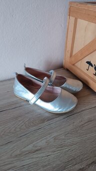 Dívčí boty balerínky a zimní vel. 25, 29, 30 - 9