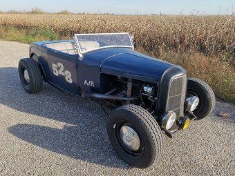 1932 Ford Roadster Hot Rod - 9