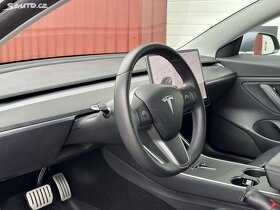 Tesla Model 3 Performance 515HP, příslušenství za 150tis Kč - 9
