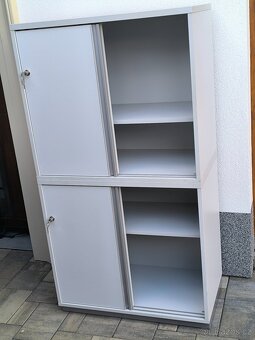 Prodám dvě kancelářské skříňky - 9