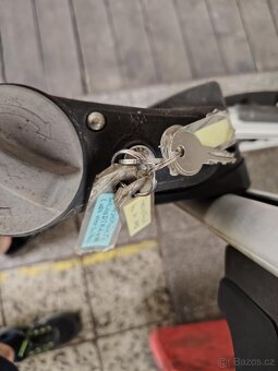 prodám příčníky a nosič kol THULE na Škodu Fabii 1 kombi - 9