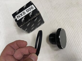 Prodám CNC víčko nádrže Motone + adapter ring - Triumph - 9