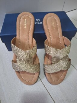 Nove kozene zlate bezove sandalky nazouvaky Lazzarini - 9