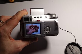 Olympus C-765 Ultra Zoom - 9