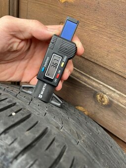 Prodám ALU disky Škoda 5x112 7Jx17 ET54, letní pneu - 9