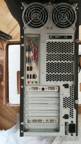 Odhlučněná skříň se zdrojem Arctic Cooling Silentium T1
- 9