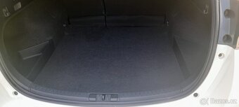 Toyota Auris Hybrid - 9