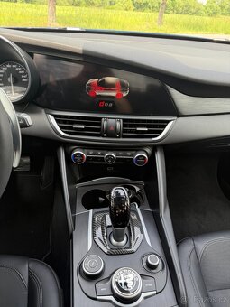 Alfa Romeo Giulia stav tachometru: 88 000km top stav - 9