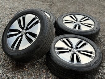 Alu orig letni sada Volkswagen 5x112 7J ET40 215/55 R17 - 9