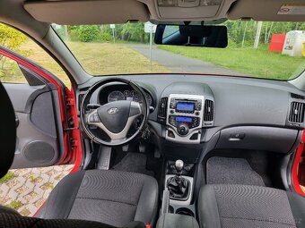 HYUNDAI i30 1.4 i BENZÍN 79.800 km - 9