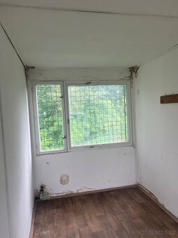Stavební buňka s oknem a dveřmi, rozměr buňky 6x2.45x3m - 9