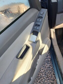 FIAT IDEA 1,4i 2005 70kW - DILY z auta, JEZDI OK - 9