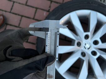 ALU Octavia III gumy Barum Bravuris 5HM 205/55/17 - 9