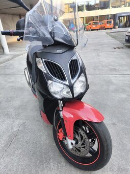Aprilia Spotrcity 250 ie - 9