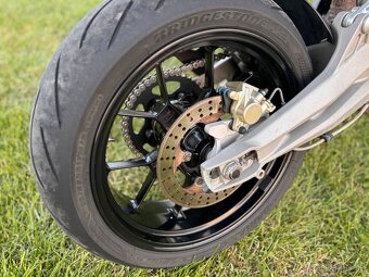 Aprilia Dorsoduro 750 - 9
