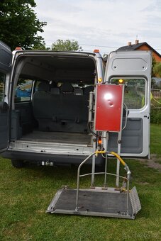 Ford Transit 2.4 TDCi 85 kW - 9 míst - plošina - 9