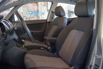 Kia Venga 1.6 CVVT EX A/T - 9