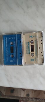 Včelka Mája a Šmoulové.Kazety MC - 9