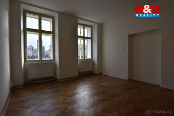 Pronájem bytu 4+1, 104 m², Jičín, ul. Valdštejnovo náměstí - 9