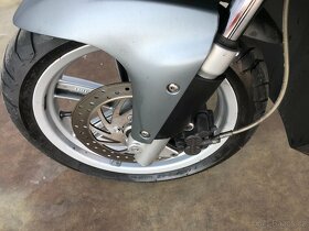 Aprilia SPORTCITY 200i - 9