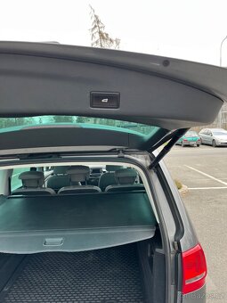 VW Sharan 2,0 tdi 103 kw dsg r.v.2011 - 9