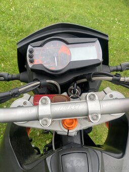 Ktm 690 Sm 46kw po servisu nová stk do 6/2029 bez investic - 9