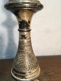 staré svícny s monogramy - 9