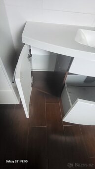UMYVADLO SE SKŘÍŇKOU+ZRCADLO-KOUPELNOVÁ SESTAVA - VELKÁ - 9