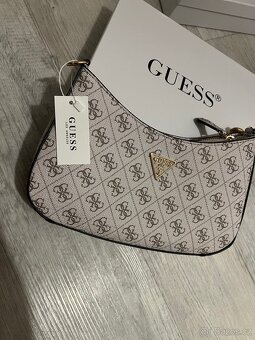 GUESS krémová kabelka - 9
