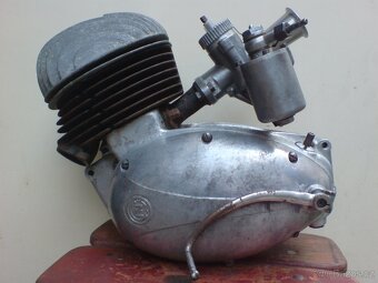 starý závodní motor jawa čz kývačka pérák 476 soutěžní scott - 9