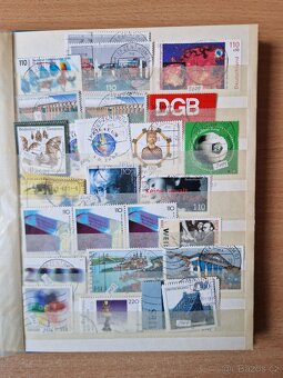 Poštovní známky v albu - 9